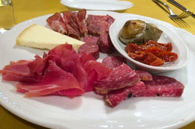 Eating in Tuscany {Osteria La Saletta + Certaldo }