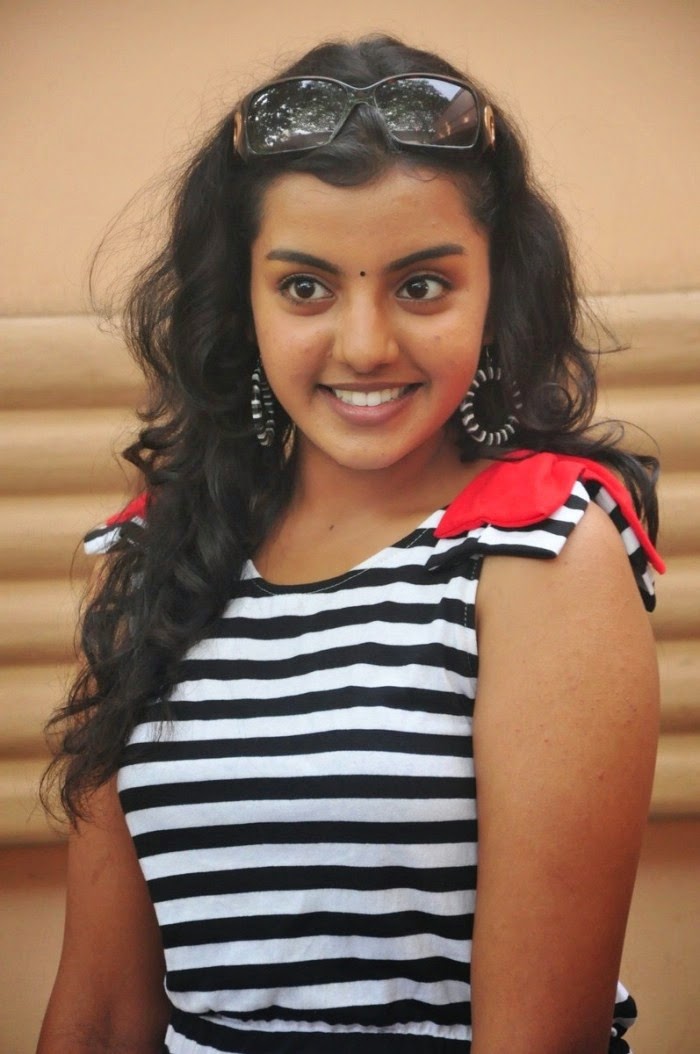 Actress Divya Nagesh Hot Photos CineHub