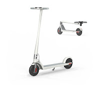 Elektrikli ve katlanabilir olan sade ve modern tasarımlı bir trotinet (scooter ya da skuter).