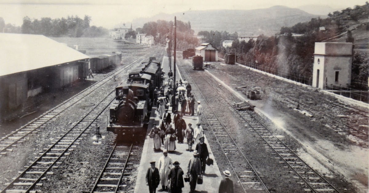 El web del tren d'Olot Arribada del tren correu a l'estació d'Olot