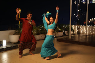 Tamannaah Bhatia Latest Saree Navel Extreme Stills from F2 Movie.