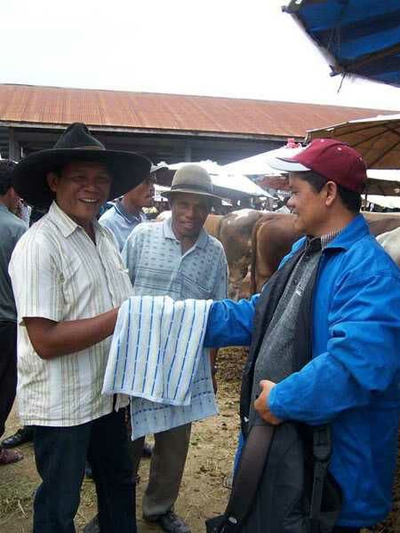 Ada-ada Aja! Nih Pasar Bisu, Jual Beli Tanpa Bicara Sedikitpun, Tawar Menawar Pakai Cara Ini