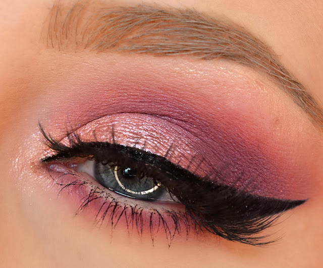Huda Nude Palette Look 1 with glitter Huda Nude Palette Look 1 with glitter