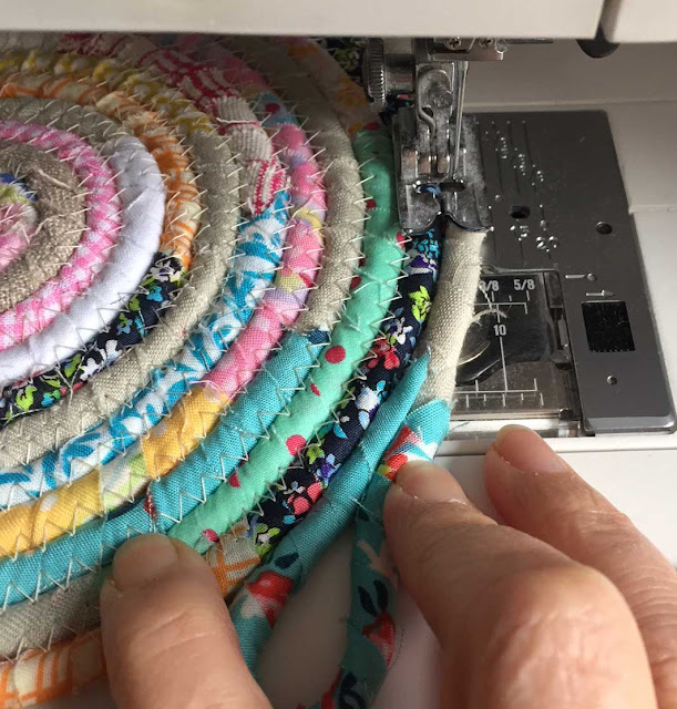 Roxy Creations: Easy rope basket tutorial