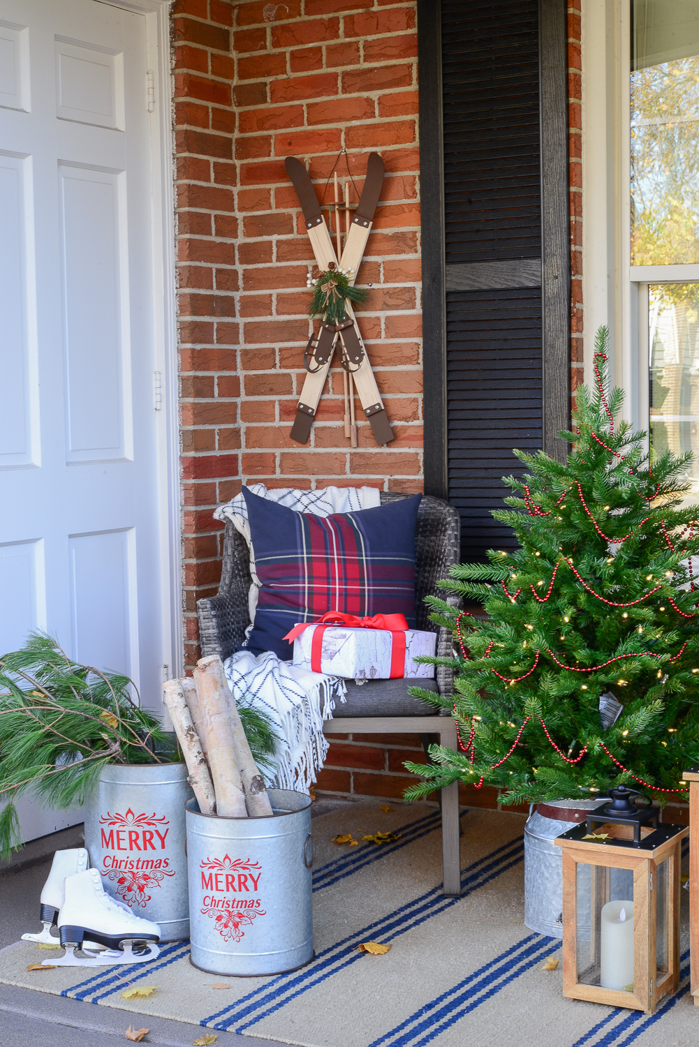Outdoor Christmas Decorating Ideas for the Front Porch - Rambling ...