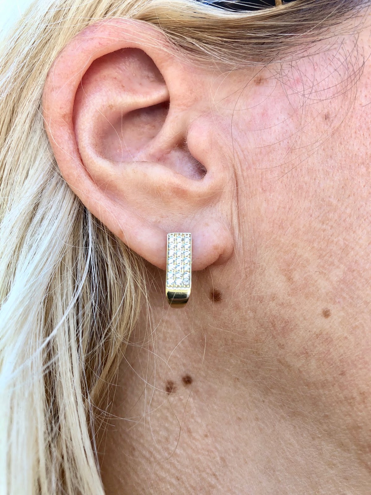 3 colors to wear with gold accessories!