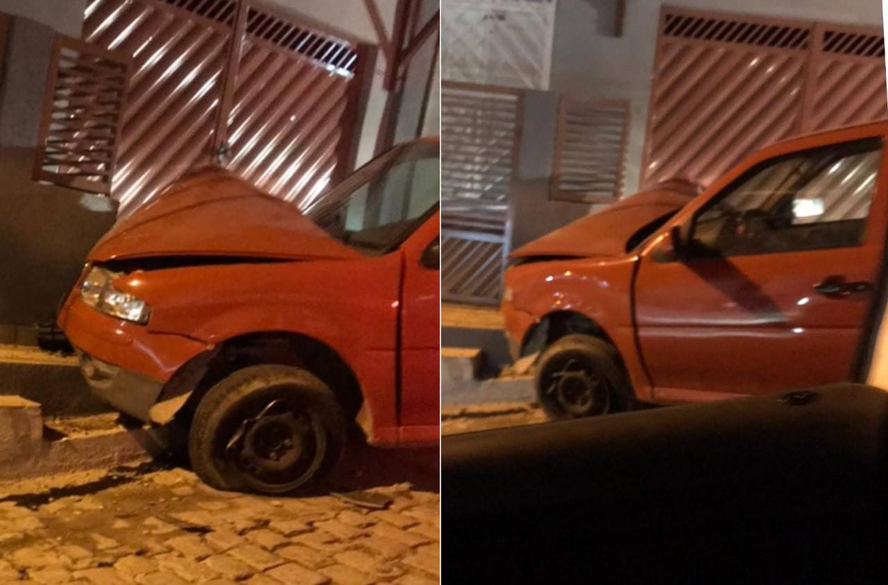 Jacobina: Carro atinge residência no bairro Caixa D'água e motorista fica ferido