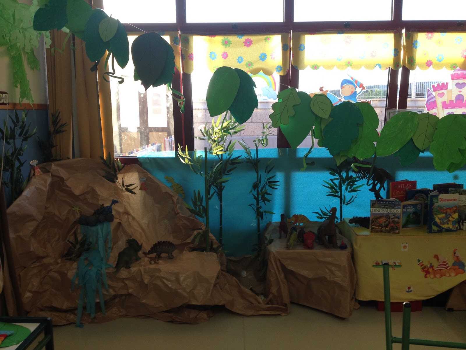 Rincón de los dinosaurios (juego simbólico)