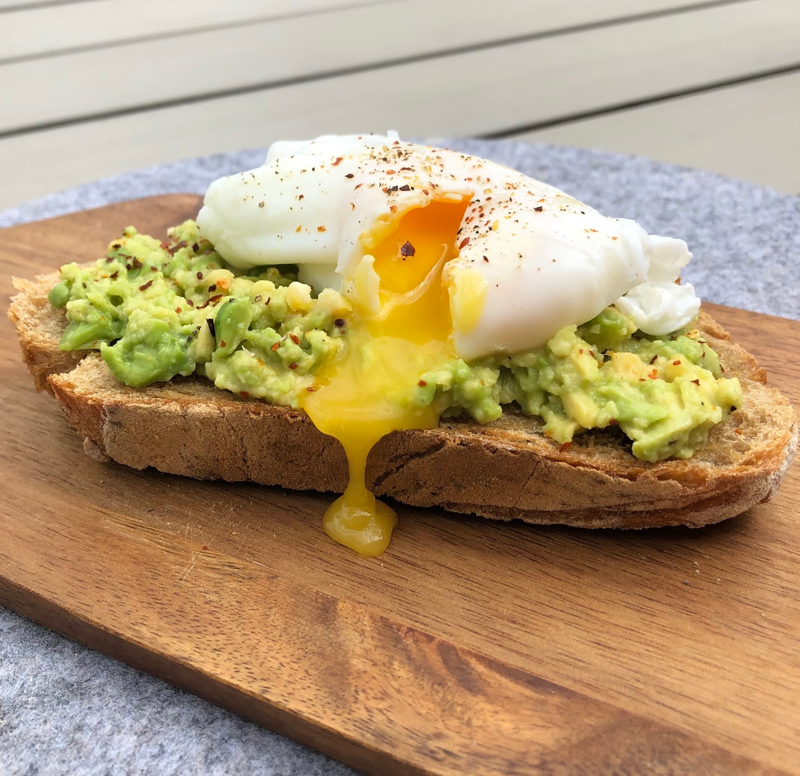 Perfect Poached Eggs Every Time / HOW TO India Francesca