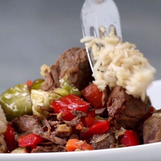 Make This Slow Cooker Steak And Veggies Meal For The Easiest Dinner