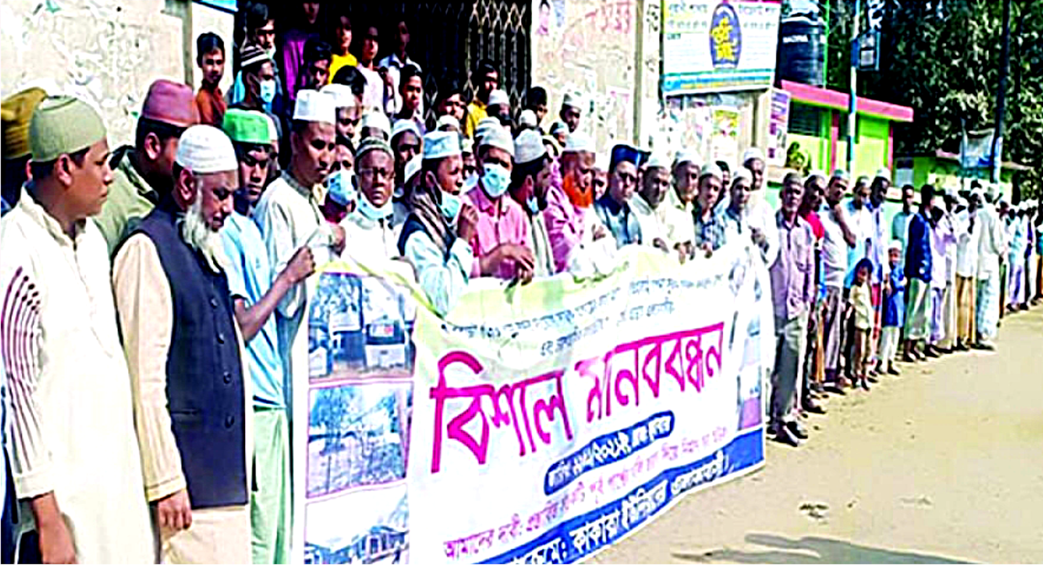 মাতারবাড়ি বন্দর সড়কঃ পরিকল্পনা বাতিলে চকরিয়ায় মানববন্ধন মাতারবাড়ি বন্দর সড়কঃ পরিকল্পনা বাতিলে চকরিয়ায় মানববন্ধন