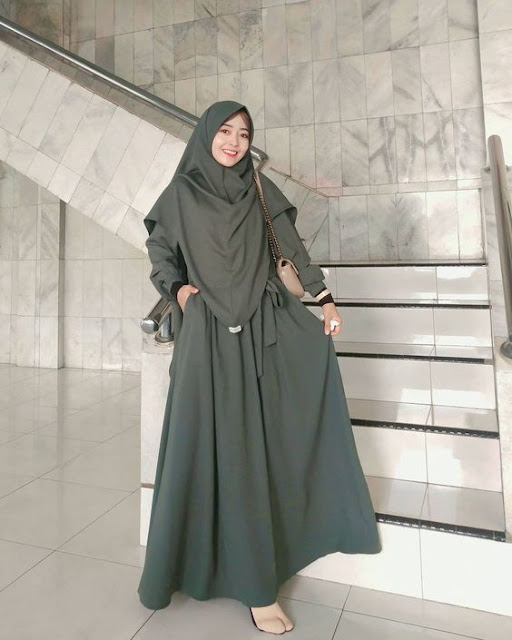 36 Ide Gaya Pakaian Kuliah untuk Wanita Berjilbab - Lunarta Sites