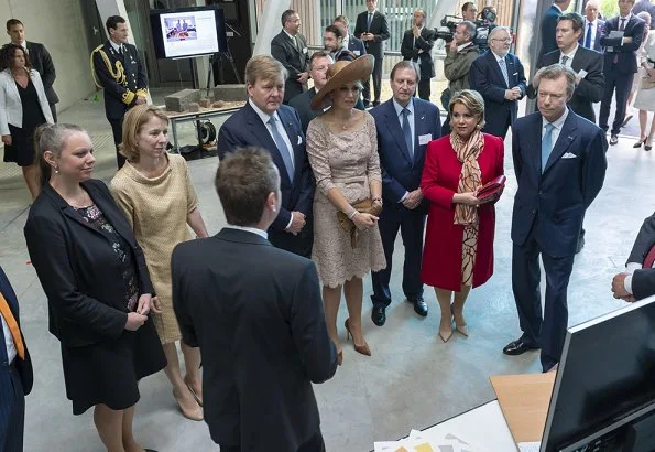 King Willem-Alexander and Queen Máxima, accompanied by Grand Duke Henri and Grand Duchess Maria Teresa. Valentino lace dress, diamond earrings