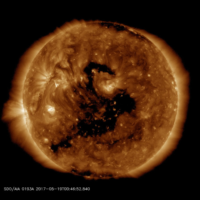 The Big Wobble Coronalhole_sdo_blank%2B%25281%2529