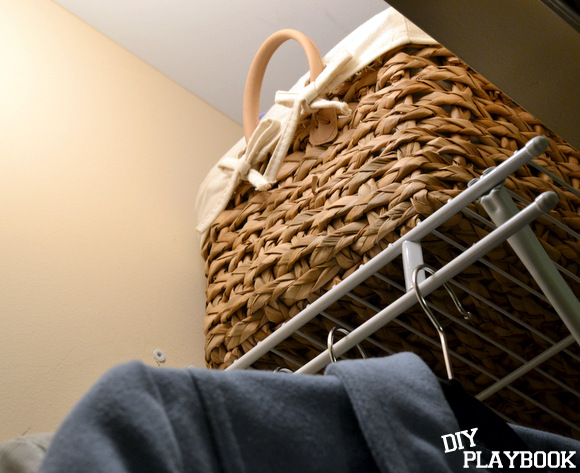 Wicker basket to hold accessories