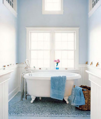 Cottage bathroom with clawfoot tub