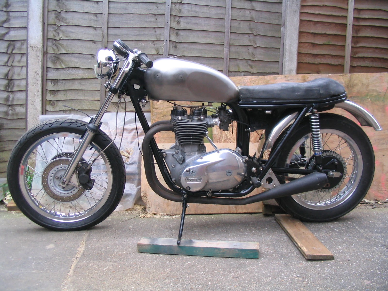 triumph t140 custom