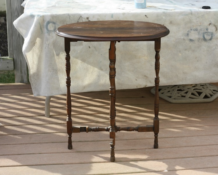 Vintage gate leg folding table. Vintage gate leg folding table.