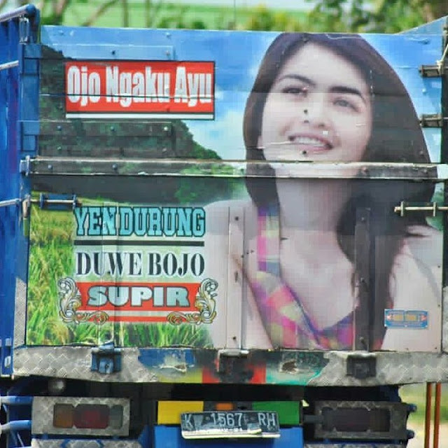 20 Tulisan & Foto Artis Di Belakang Truk. Kreatif Dan Penuh Makna! foto artis di belakang truk