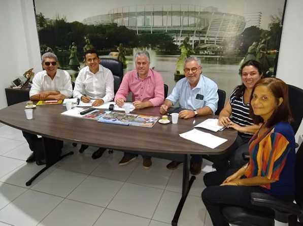 NA SUDESB PREFEITO DE GUAJERU ACOMPANHA CONVÊNIO DA EMENDA DO DEPUTADO FEDERAL WALDENOR PEREIRA E DO DEPUTADO ESTADUAL ZÉ RAIMUNDO PARA A CONSTRUÇÃO DA QUADRA POLIESPORTIVA NA COMUNIDADE DE TANQUE NOVO. NA SUDESB PREFEITO DE GUAJERU ACOMPANHA CONVÊNIO DA EMENDA DO DEPUTADO FEDERAL WALDENOR PEREIRA E DO DEPUTADO ESTADUAL ZÉ RAIMUNDO PARA A CONSTRUÇÃO DA QUADRA POLIESPORTIVA NA COMUNIDADE DE TANQUE NOVO.