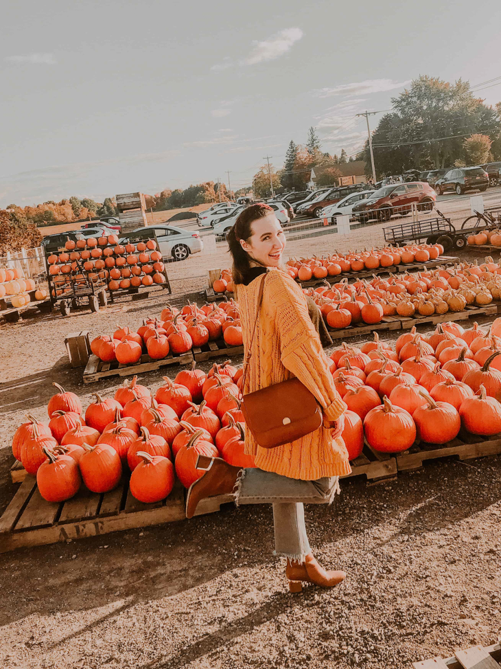 What to wear pumpkin picking — Fall cardigan — Pumpkin picking outfit Ideas — Cute pumpkin picking outfits — Pumpkin farm outfits