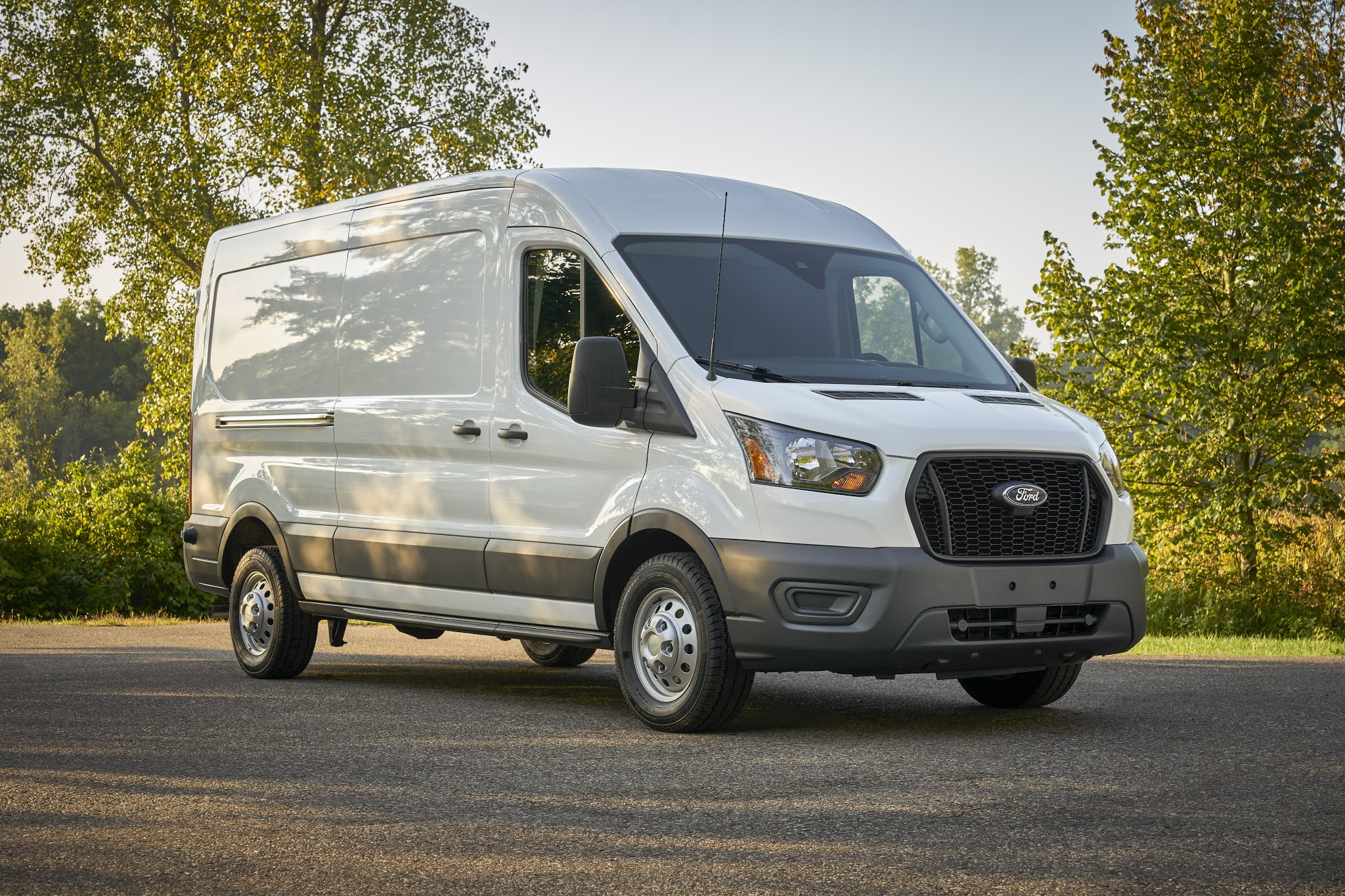 Какой транзит лучше. Ford Transit 2021. Ford Транзит 2021. Ford Transit 2021 фургон. Ford Transit 2021 грузовой.