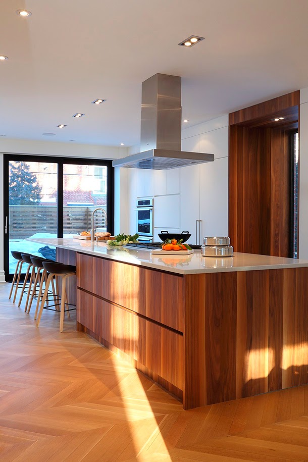 Marzua: Lujosa y discreta cocina de planta abierta diseñada por