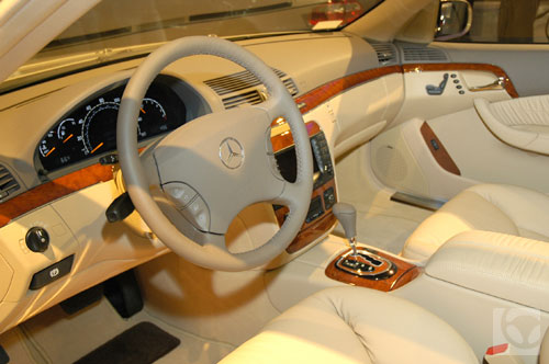 2005_Mercedes-Benz_S-class__interior-ucc.jpg