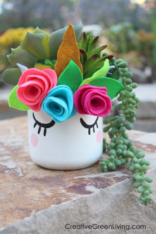 DIY Unicorn Planters! Cute and easy kids craft idea! #diy #kidscraft #unicorndiy #unicorn #unicorntheme #unicorncraft