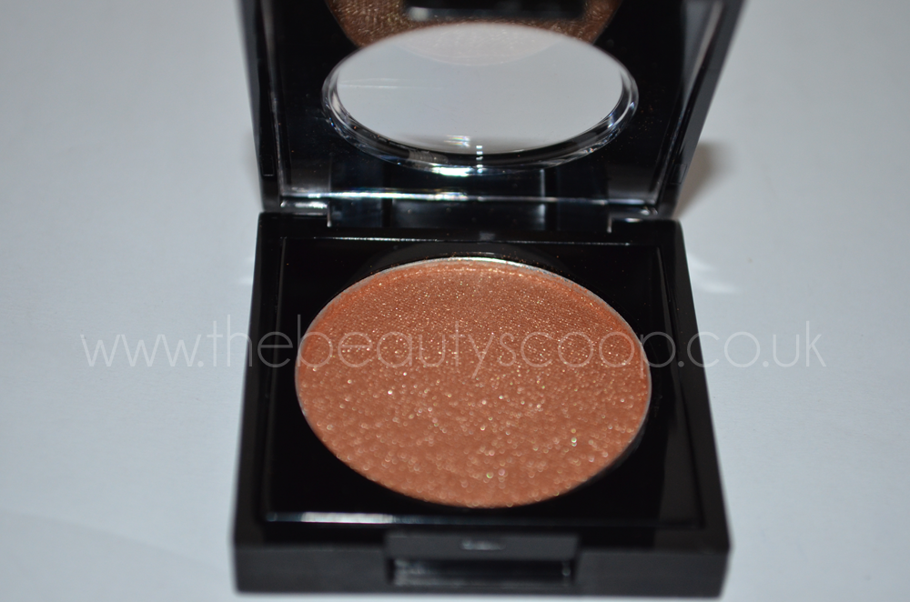 The Beauty Scoop!: FashionistA Eyeshadow - Shade 39, Bronze!