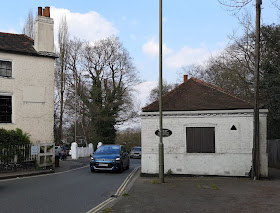 Spaniards gate toll house, Hampstead © R Knowles (2019)