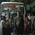अलीगंज : मजदूर भरे बस को ले जा रहे दलाल पर गिरी श्रम अधीक्षक की गाज 