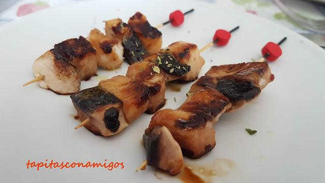 Mini brochetas de cazón con champiñones