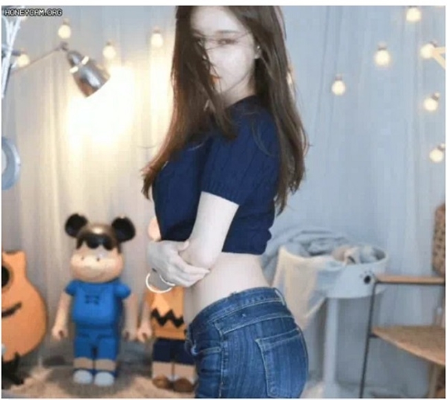 Streamer Hwajung lộ