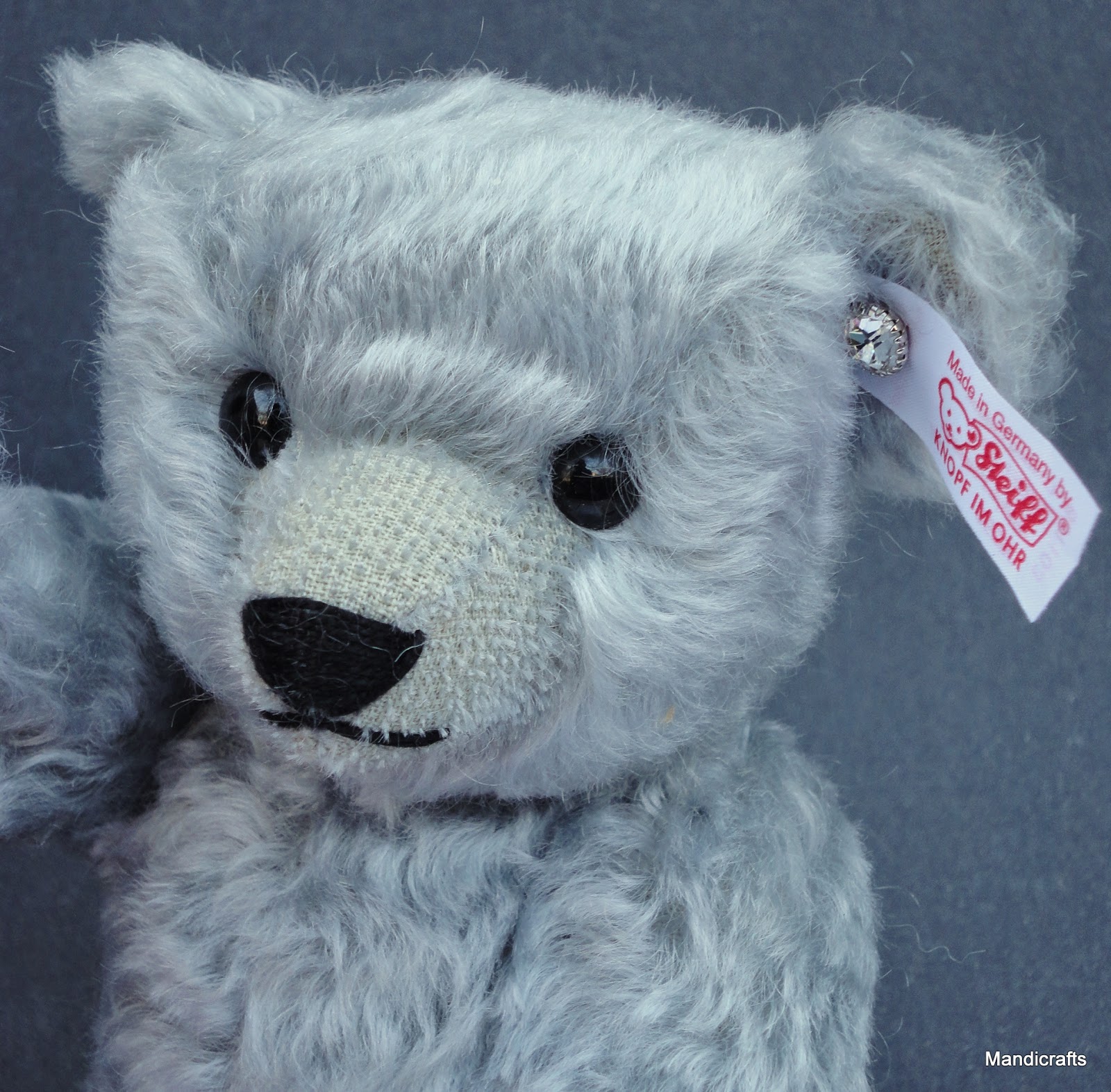 Details about   Scruffy Steiff Knopf Im Ohr White Plush Stuffed Bear Toy W Red Scarf & Ear Tag 