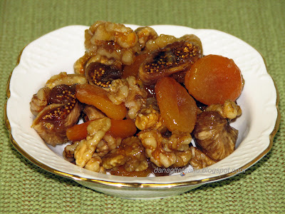 Salata de fructe uscate