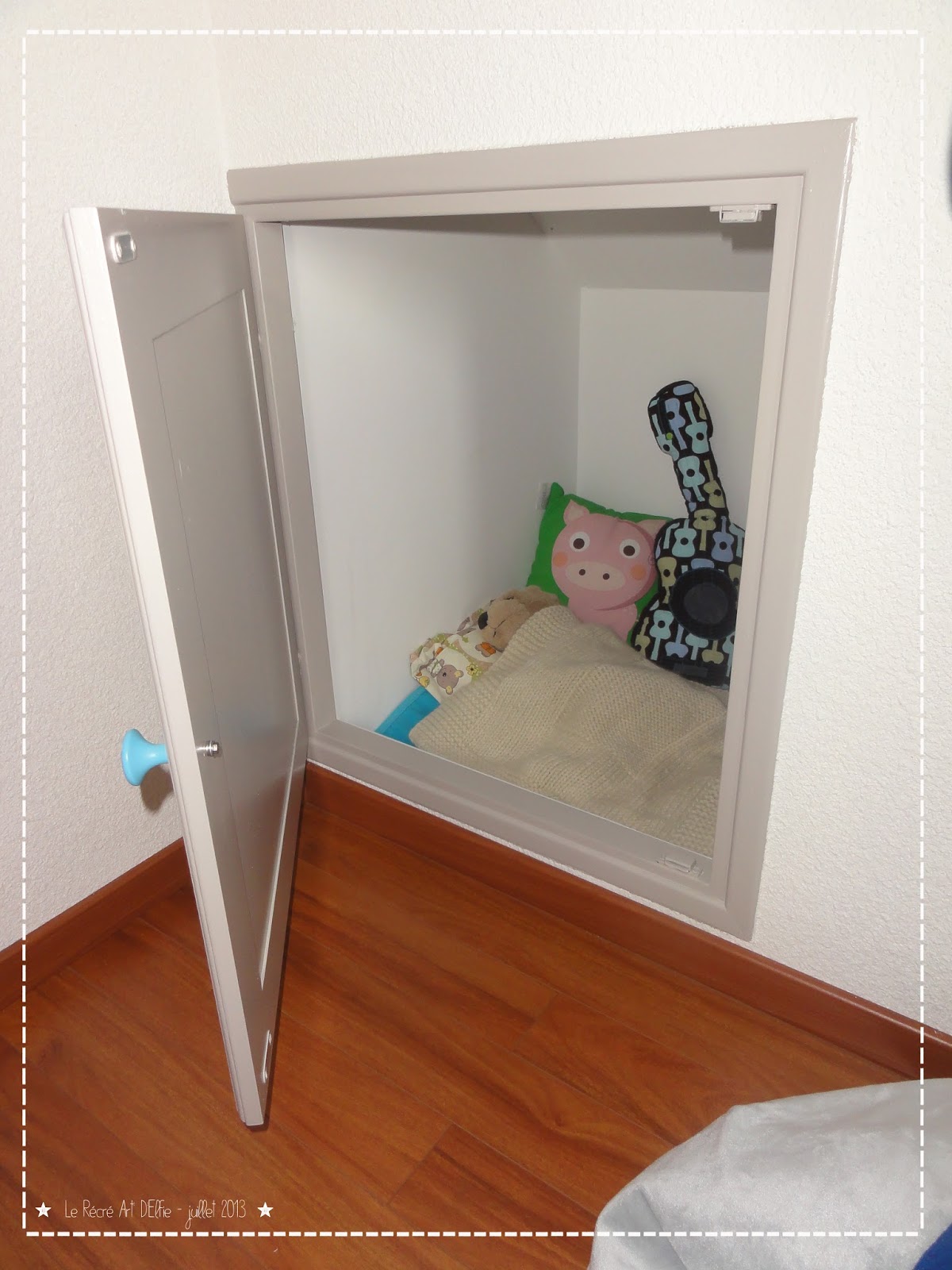 Idée de cachette secrète dans une chambre d'enfant