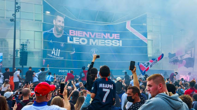 París recibe con euforia a Messi (+FOTOS)