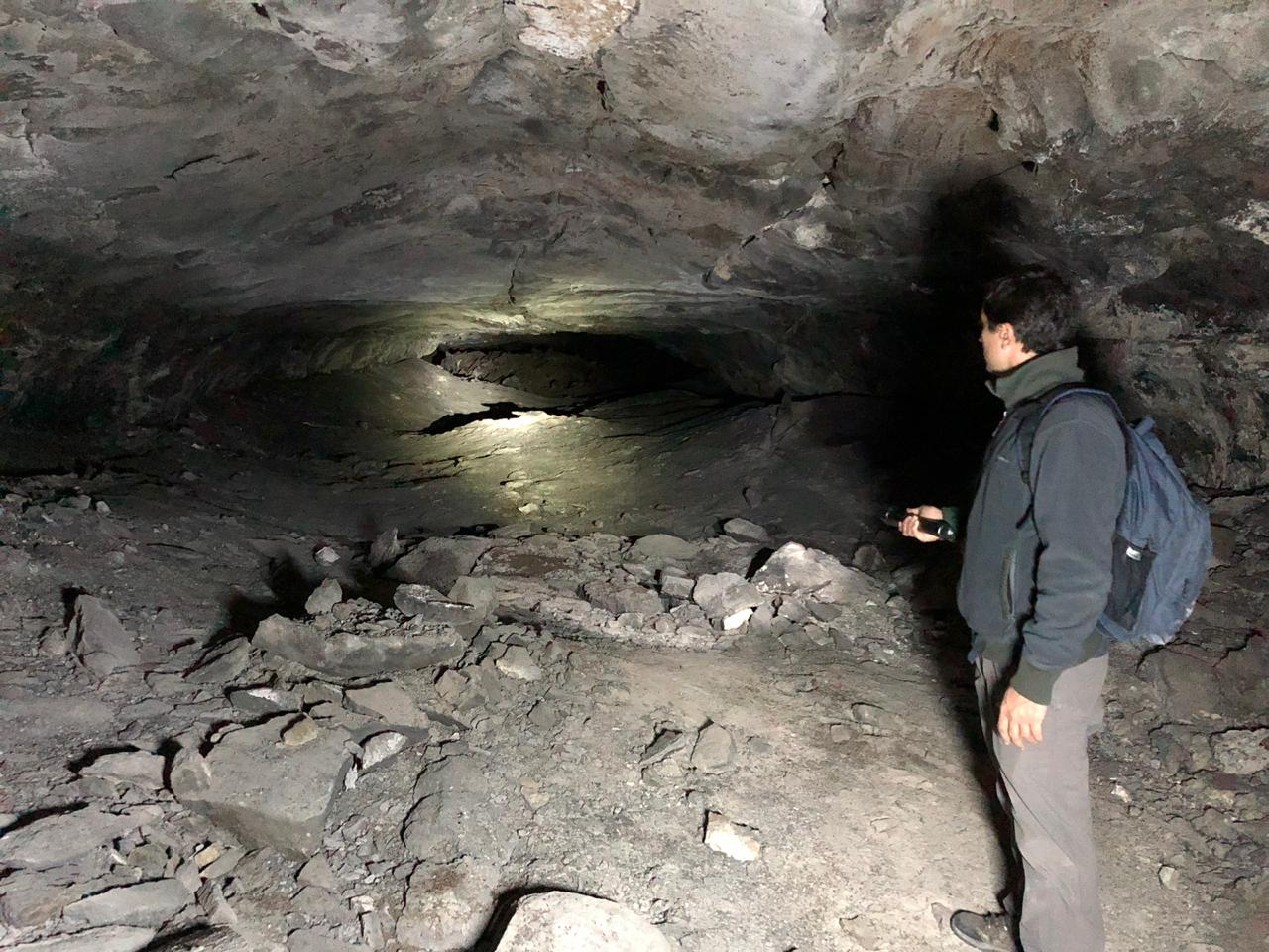 interior Cueva de Halada, La Pampa, Argentina