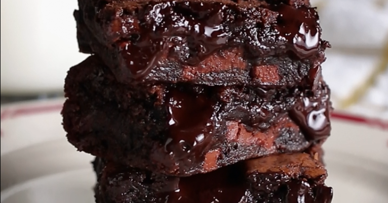 The Best Fudgy Brownies fudgybrownies poke cake spaghetti >>