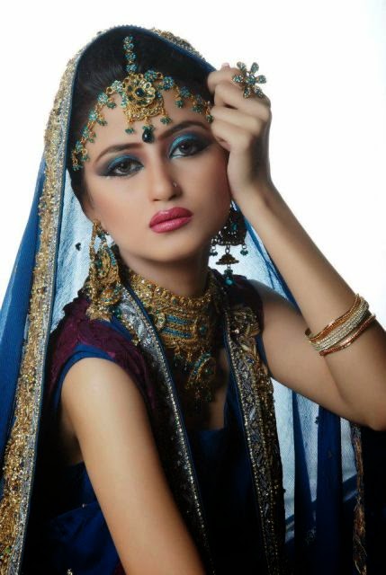 http://www.funmag.org/fashion-mag/makeup-and-hairstyles/sajal-ali-in-stunning-bridal-makeup/