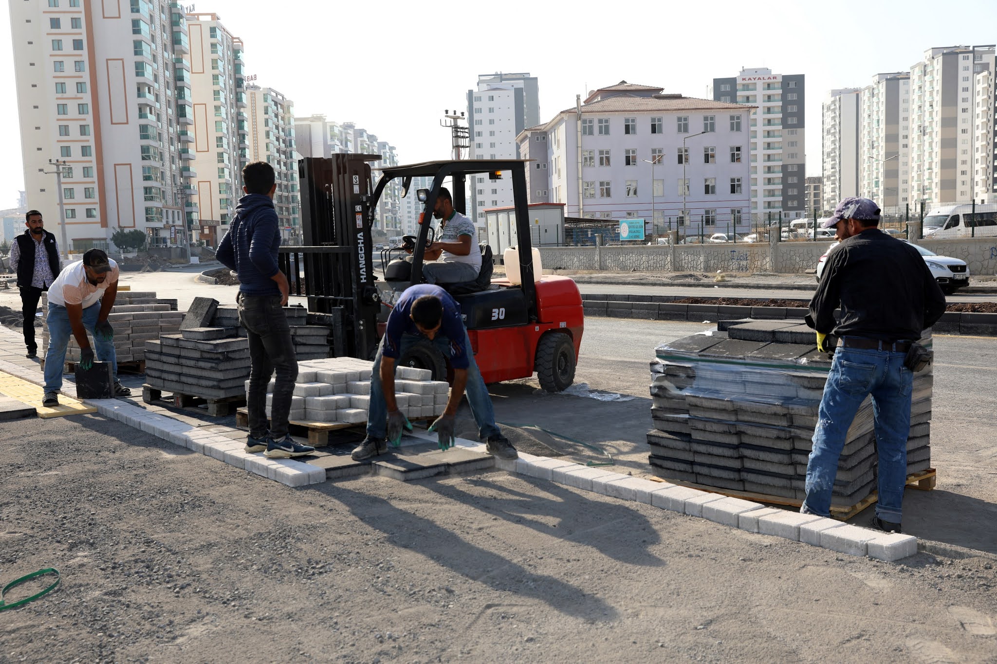 Mastfroş Caddesinde çalışmalar devam ediyor