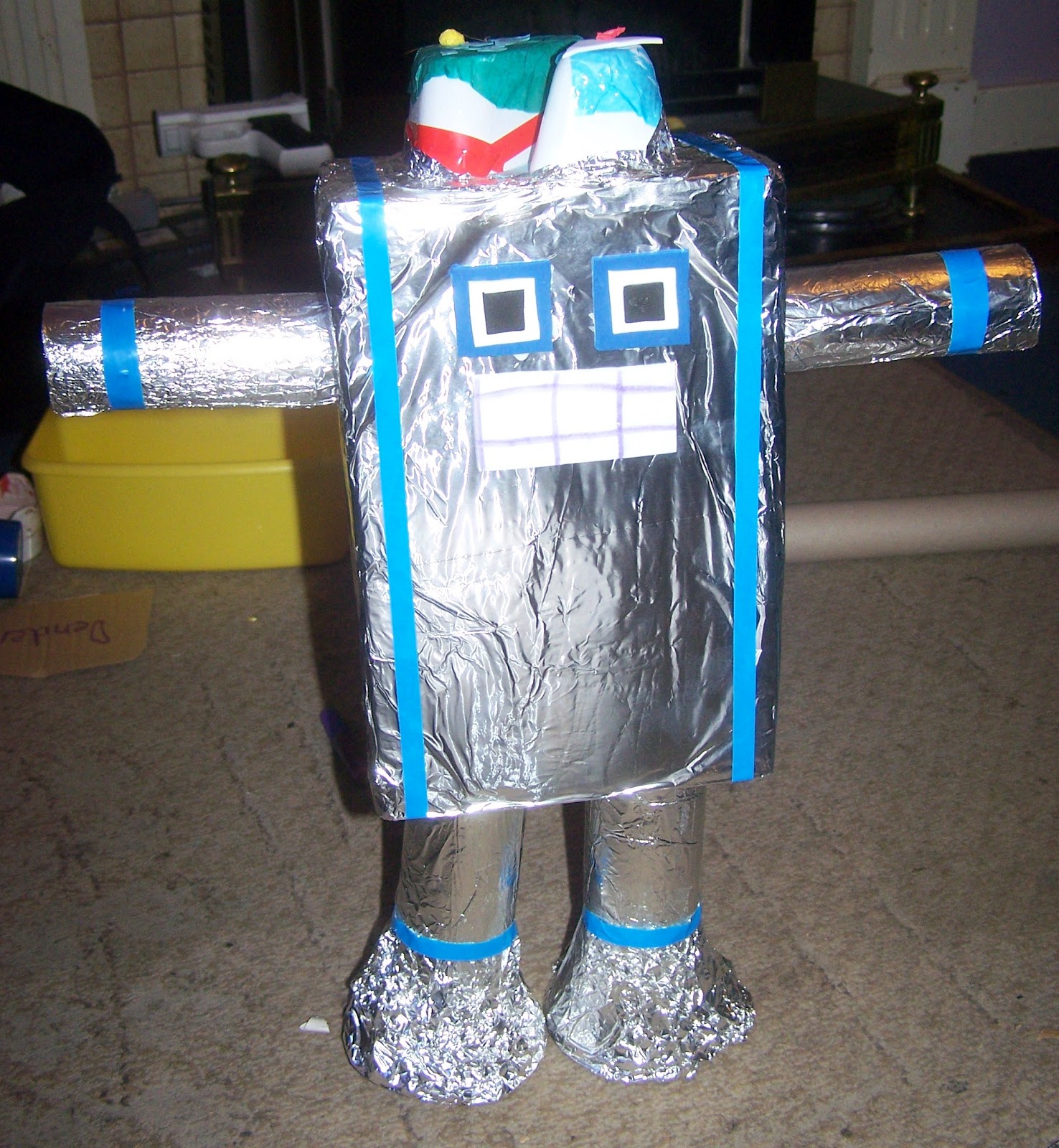 James&May Arts and Crafts Blog: Children's junk Robot