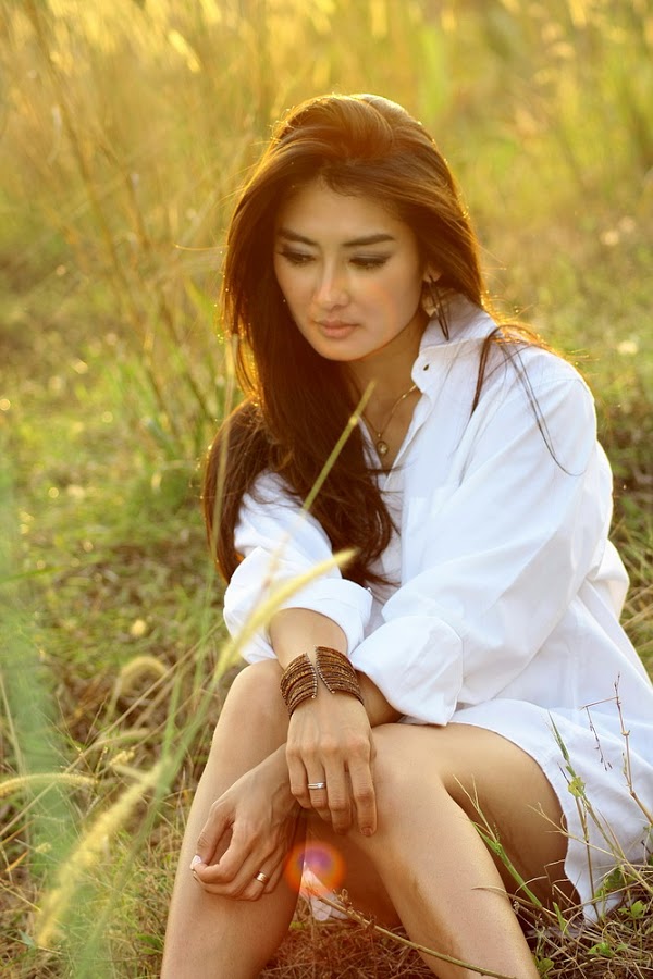 Kumpulan Foto Rhere Model IGO di Majalah Dewasa