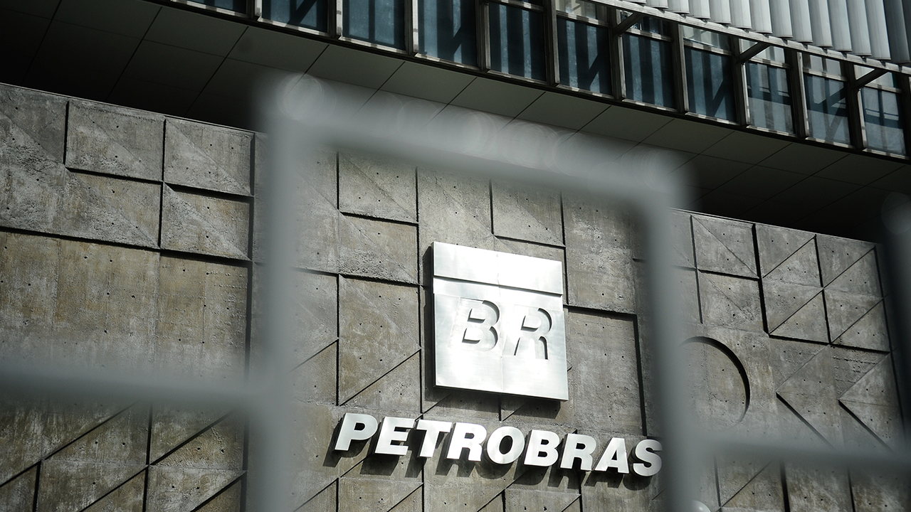 Petrobras sobe preço da gasolina nas refinarias a partir desta quinta-feira