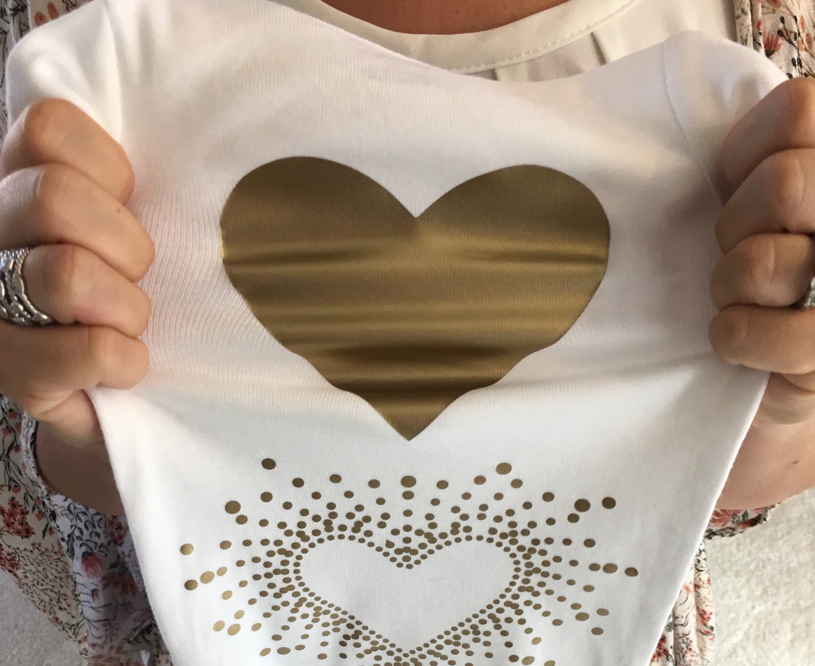 Most Versitale HTV Thin, Stretchy, and Goes on All Materials! (And a