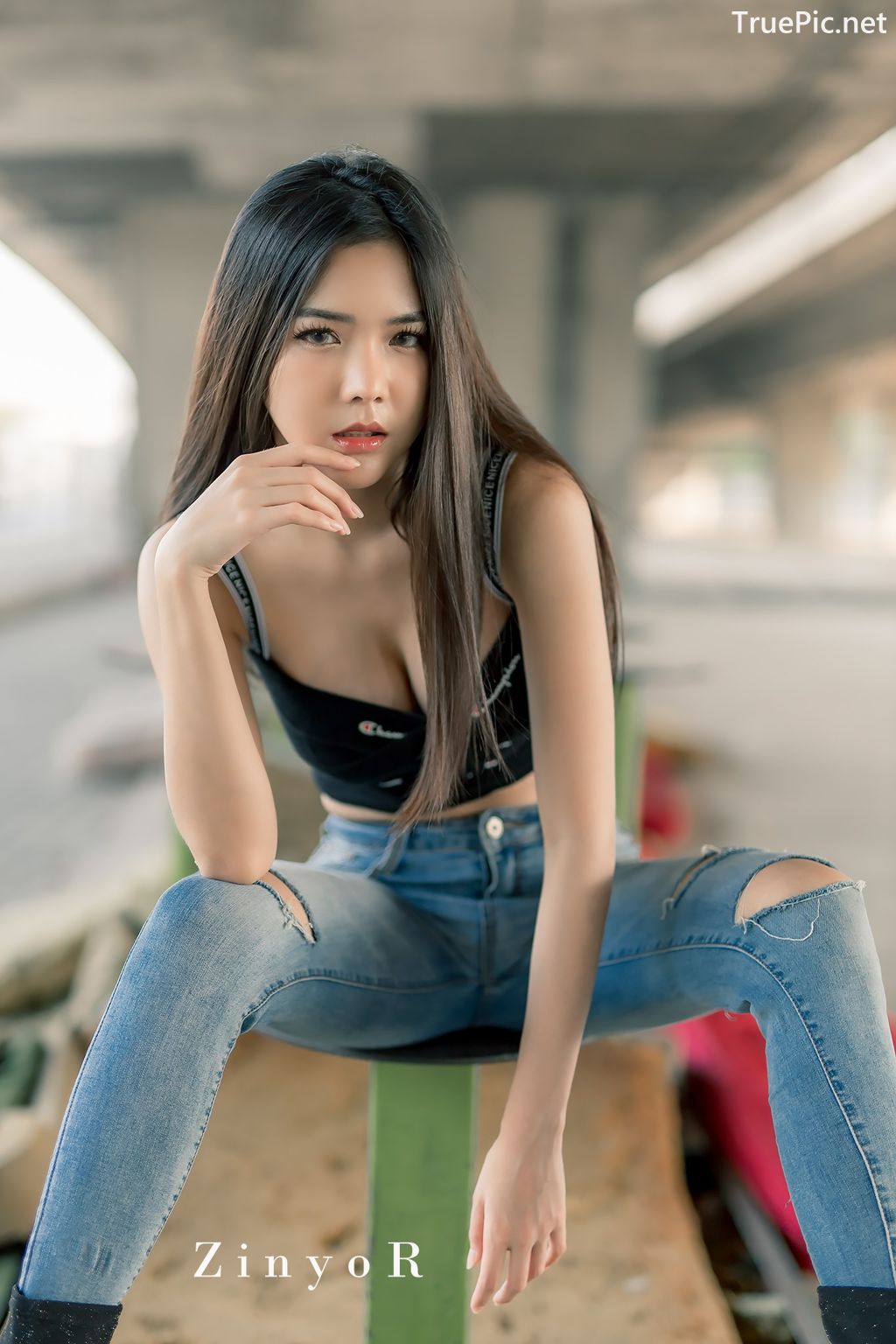 Image-Thailand-Model-Phitchamol-Srijantanet-Black-Crop-Top-and-Jean-TruePic.net- Picture-27