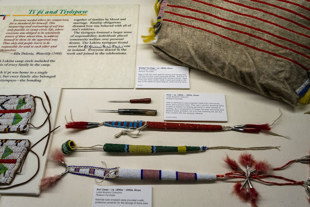 Estuches para guardar los punzones - Akta Lakota Museum