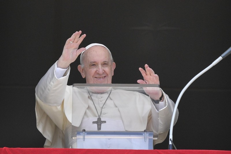 Gia đình là nguồn cội, nếu cắt bỏ nó cuộc sống sẽ bị héo khô