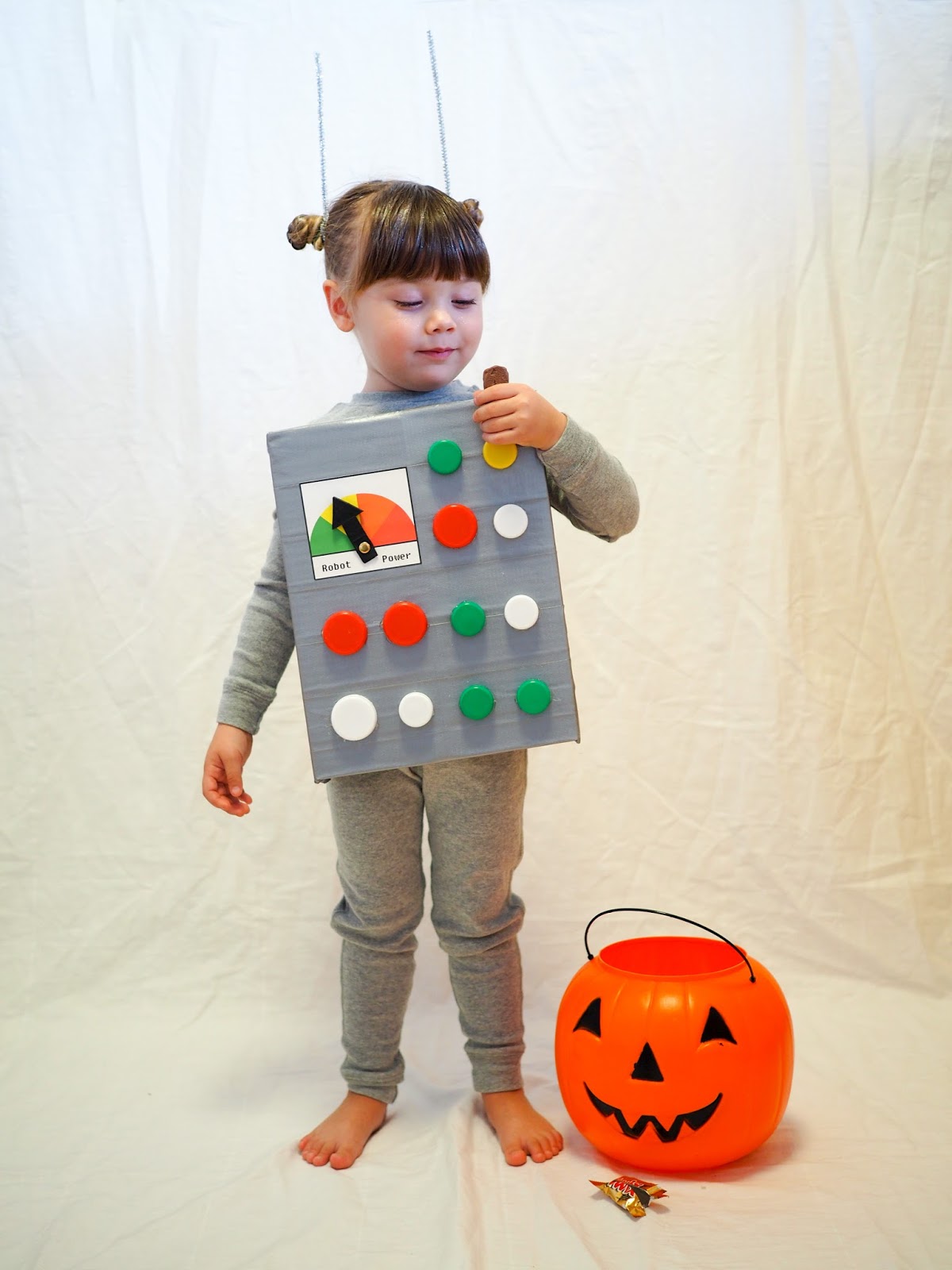 I'll have some more simple costume DIYs coming soon so stay tuned.